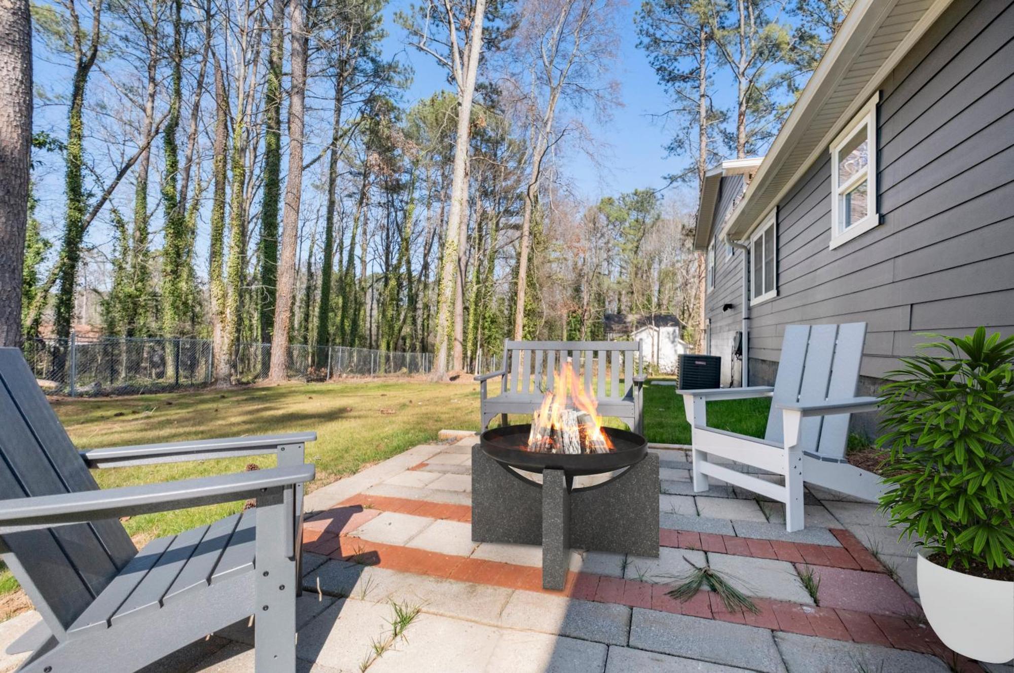 Outdoor Projector, Arcade, Fire Pit, 2 Car Garage, 2 Living Rooms Snellville Kültér fotó