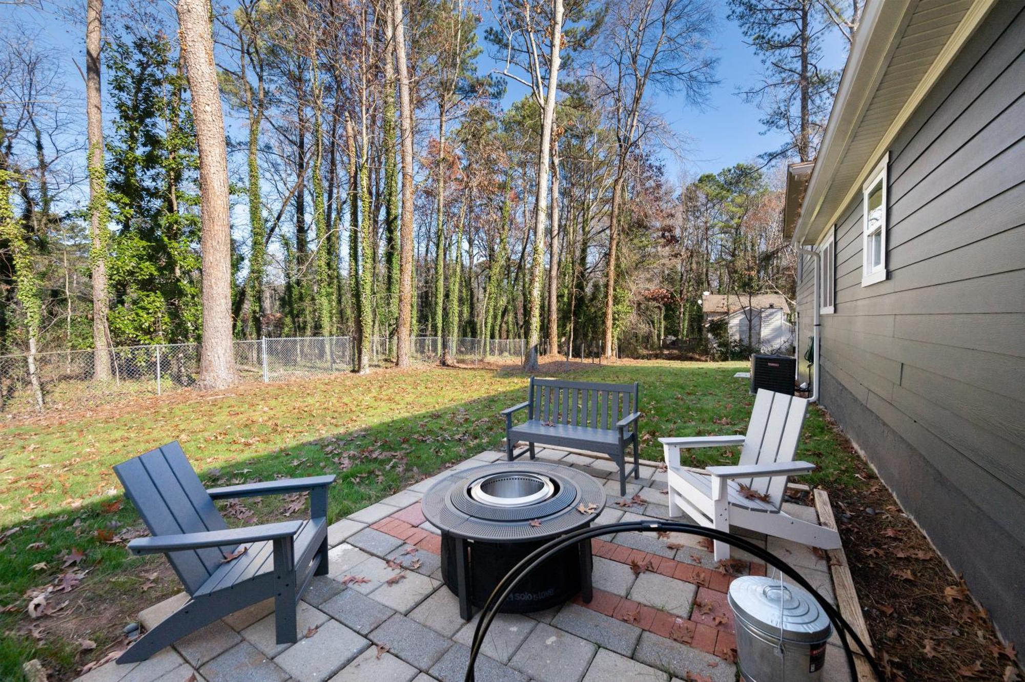 Outdoor Projector, Arcade, Fire Pit, 2 Car Garage, 2 Living Rooms Snellville Kültér fotó